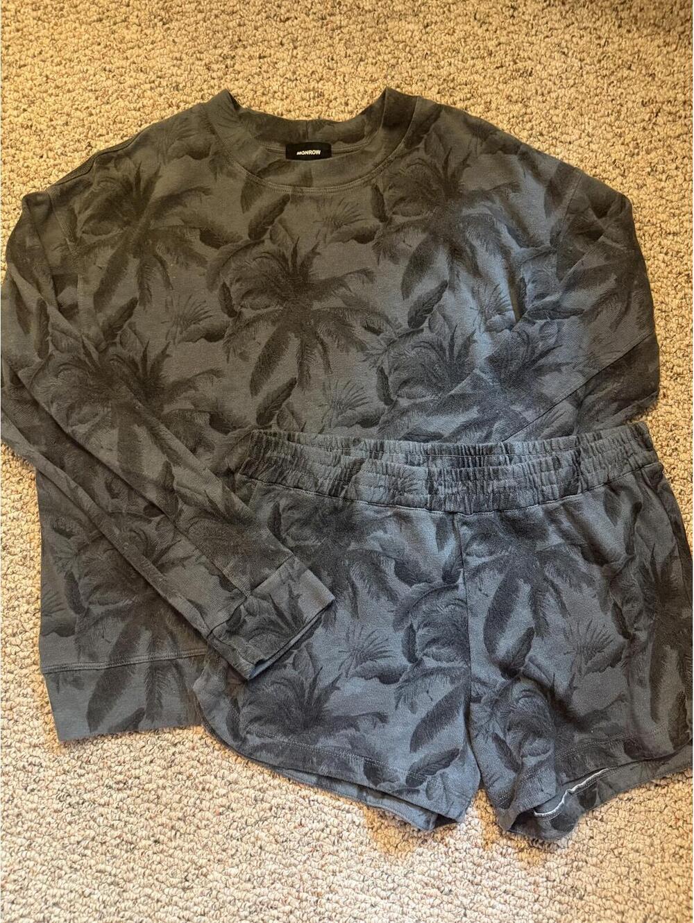 Monrow Tropical palms sweatshirt short set